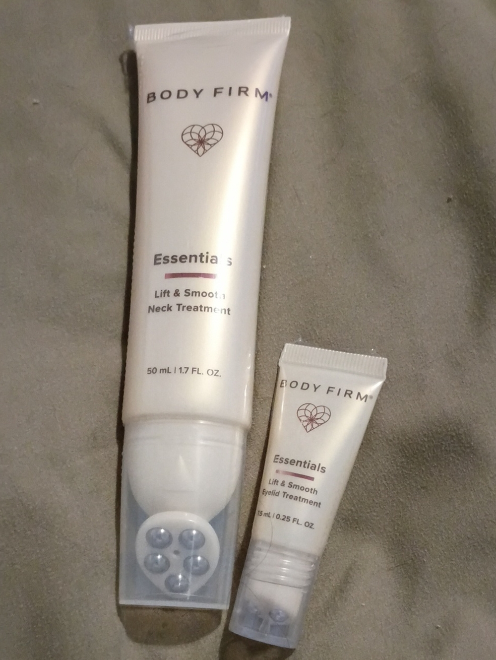 Body Firm Essentials Lift & Smooth Serum - White